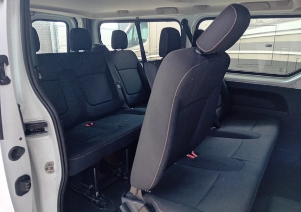 Renault Trafic cena 69900 przebieg: 105000, rok produkcji 2015 z Jędrzejów małe 436